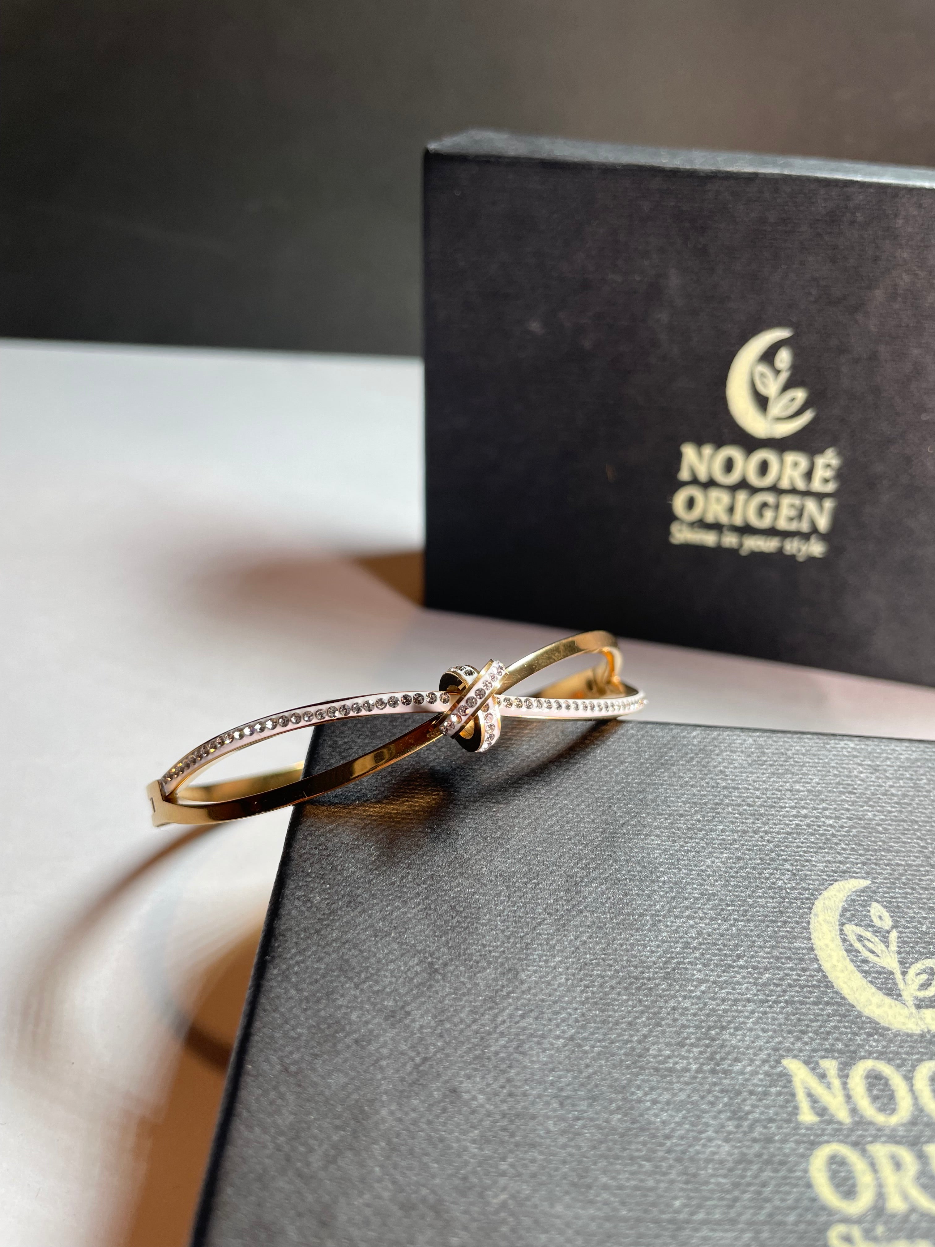 The Medallion Halo Bangle