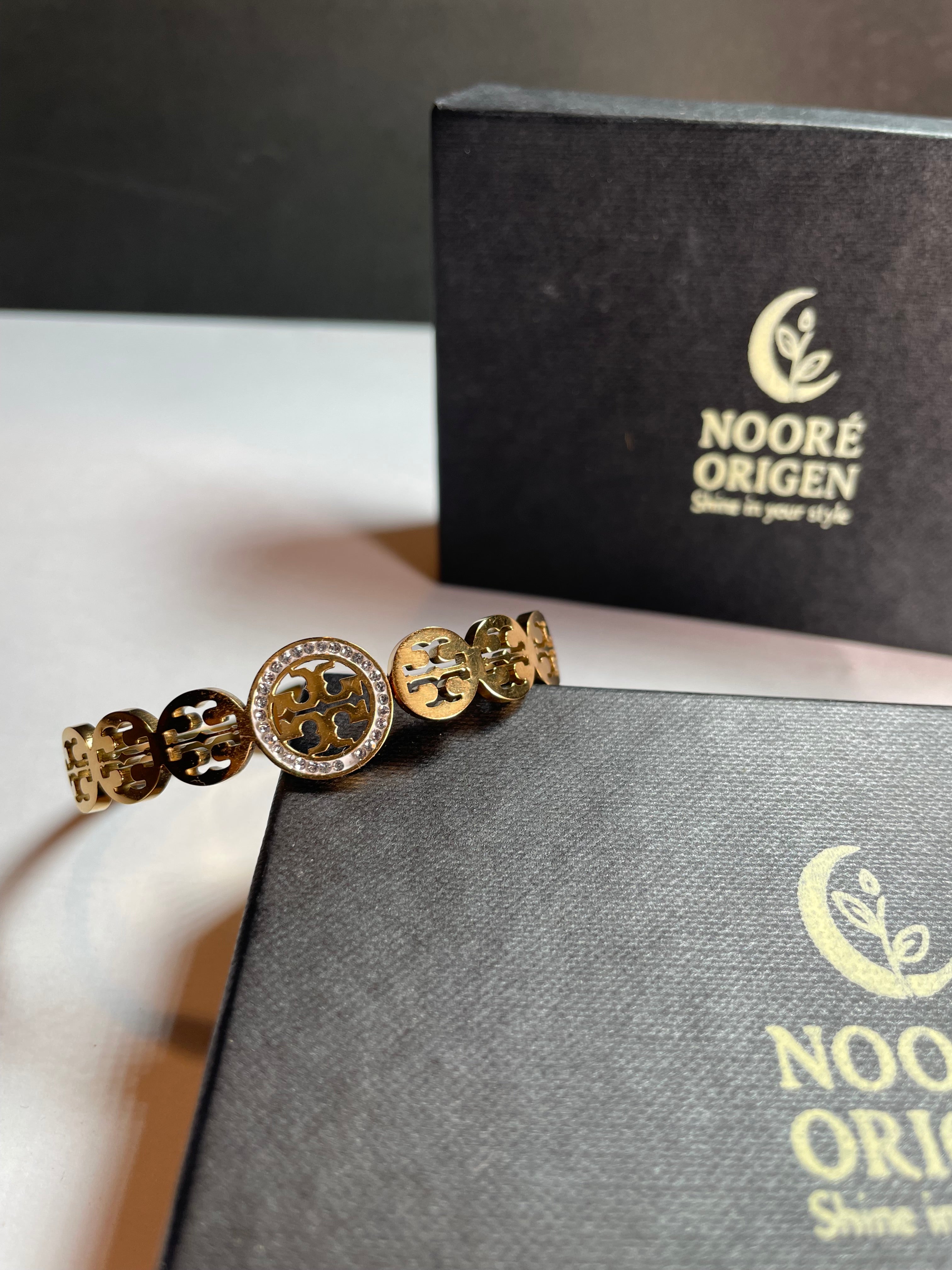 Nooré Origen Signature Medallion Bangle