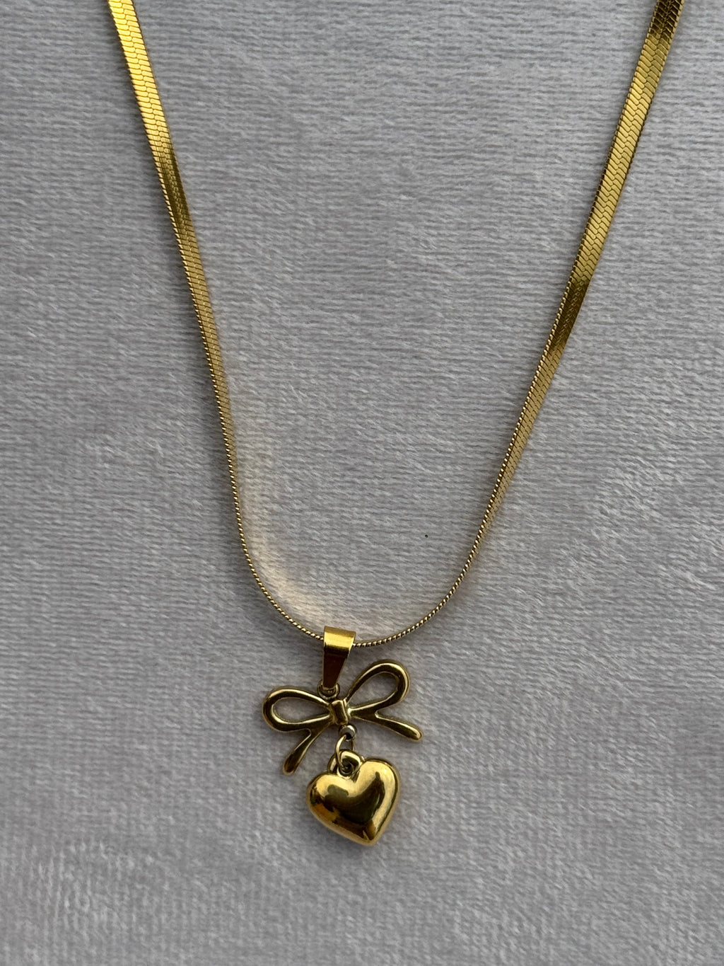 Bow-heart pendant