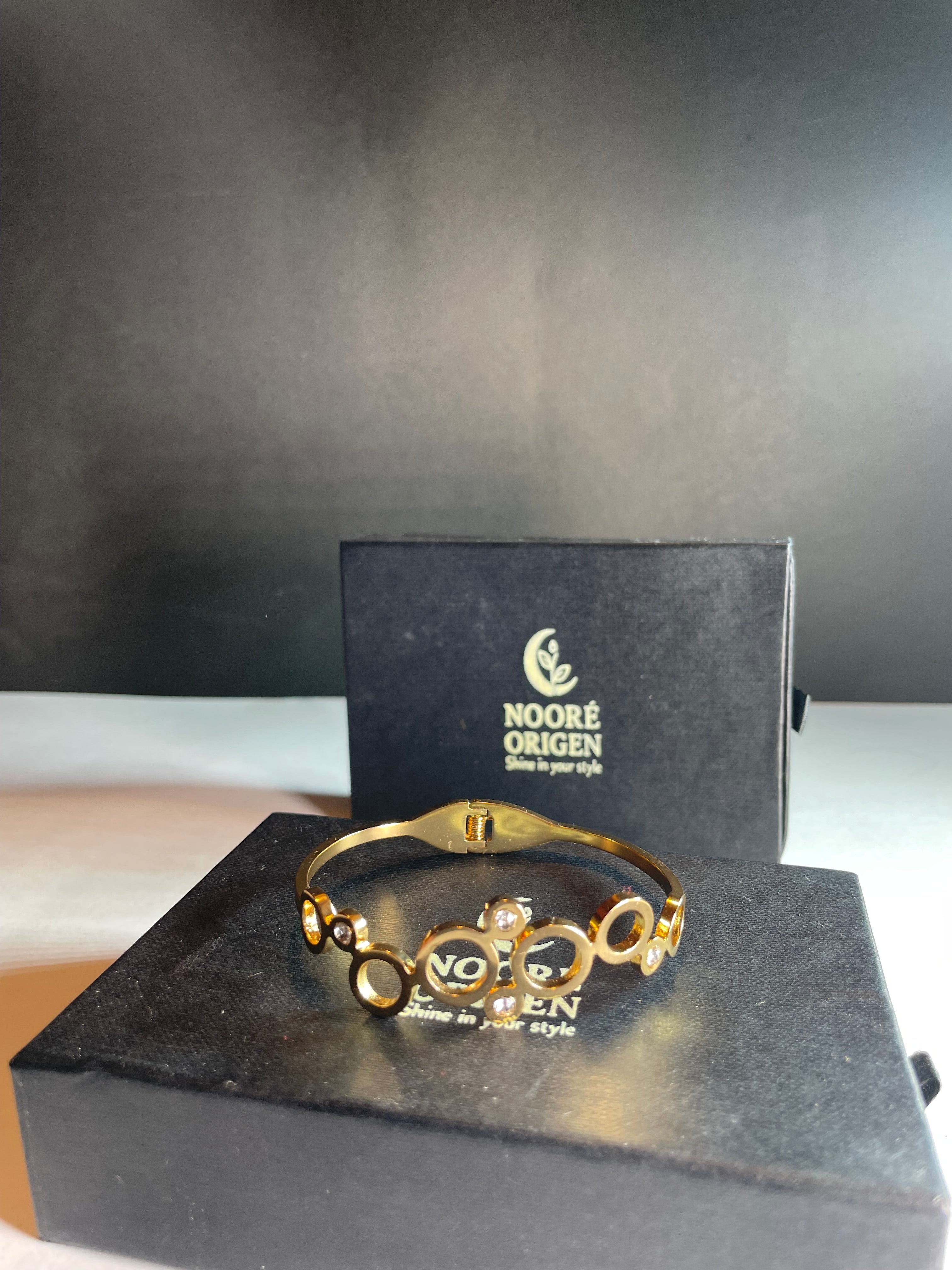 The Infinity Knot Sparkling Bangle