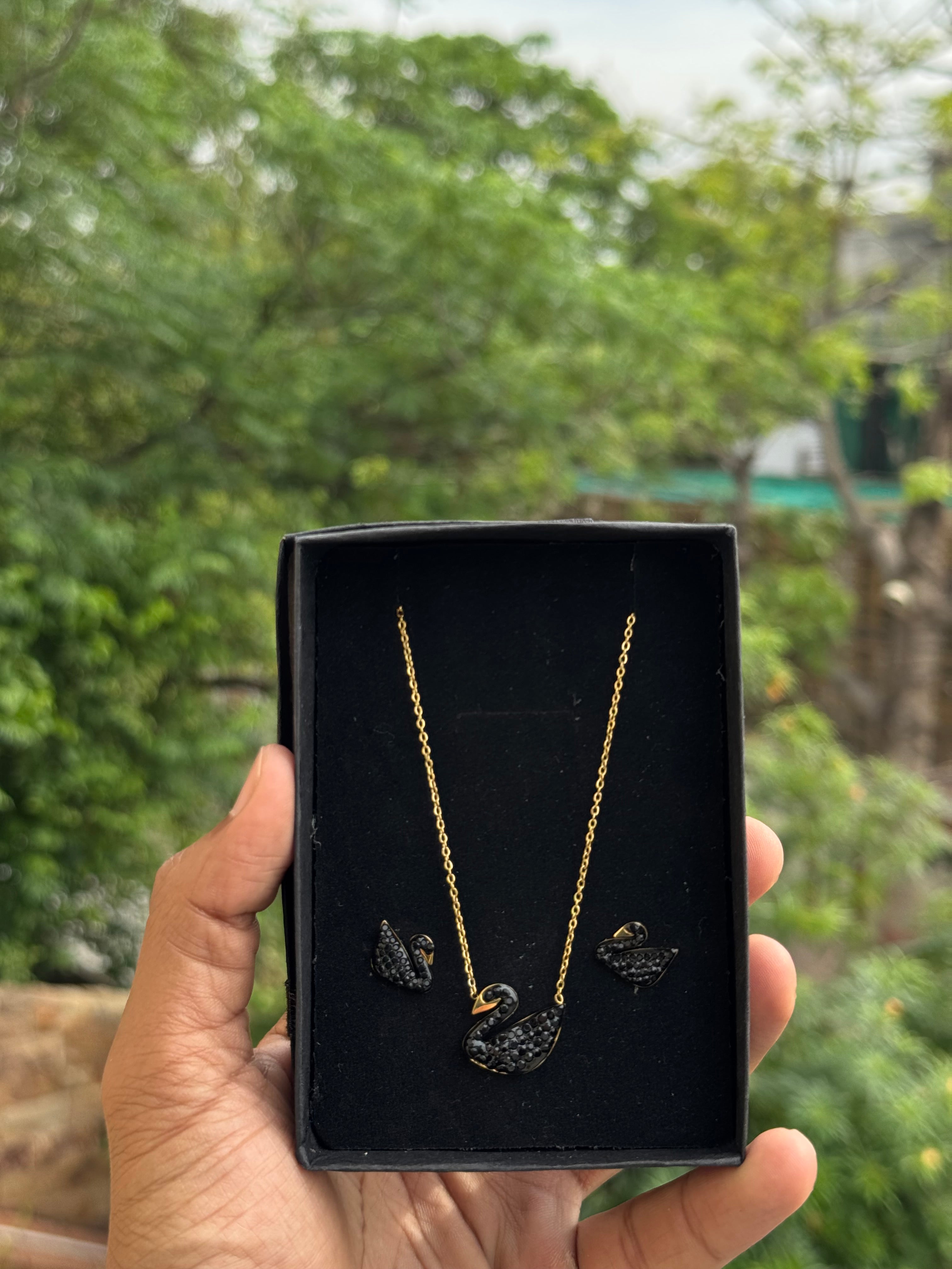 Swan necklace set