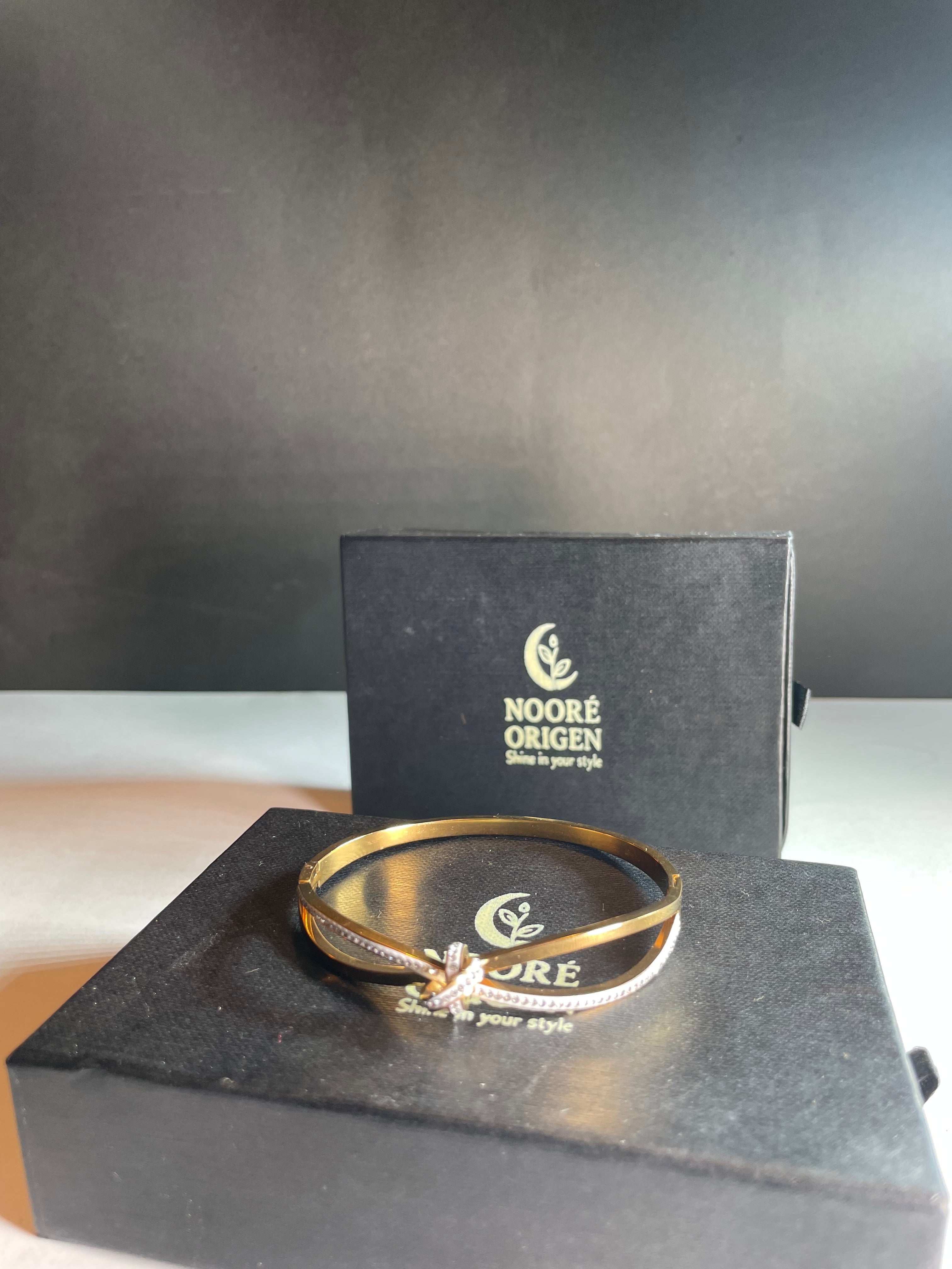 The Medallion Halo Bangle