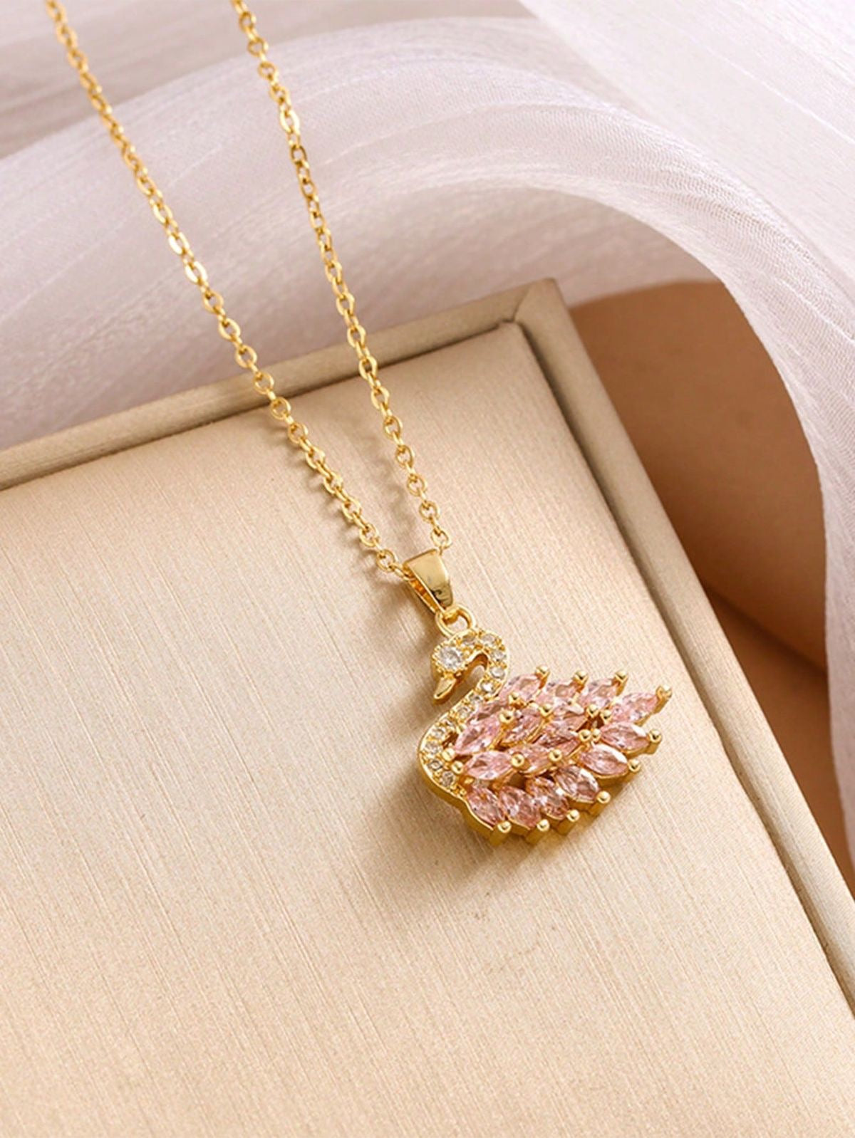 Swan necklace zircon