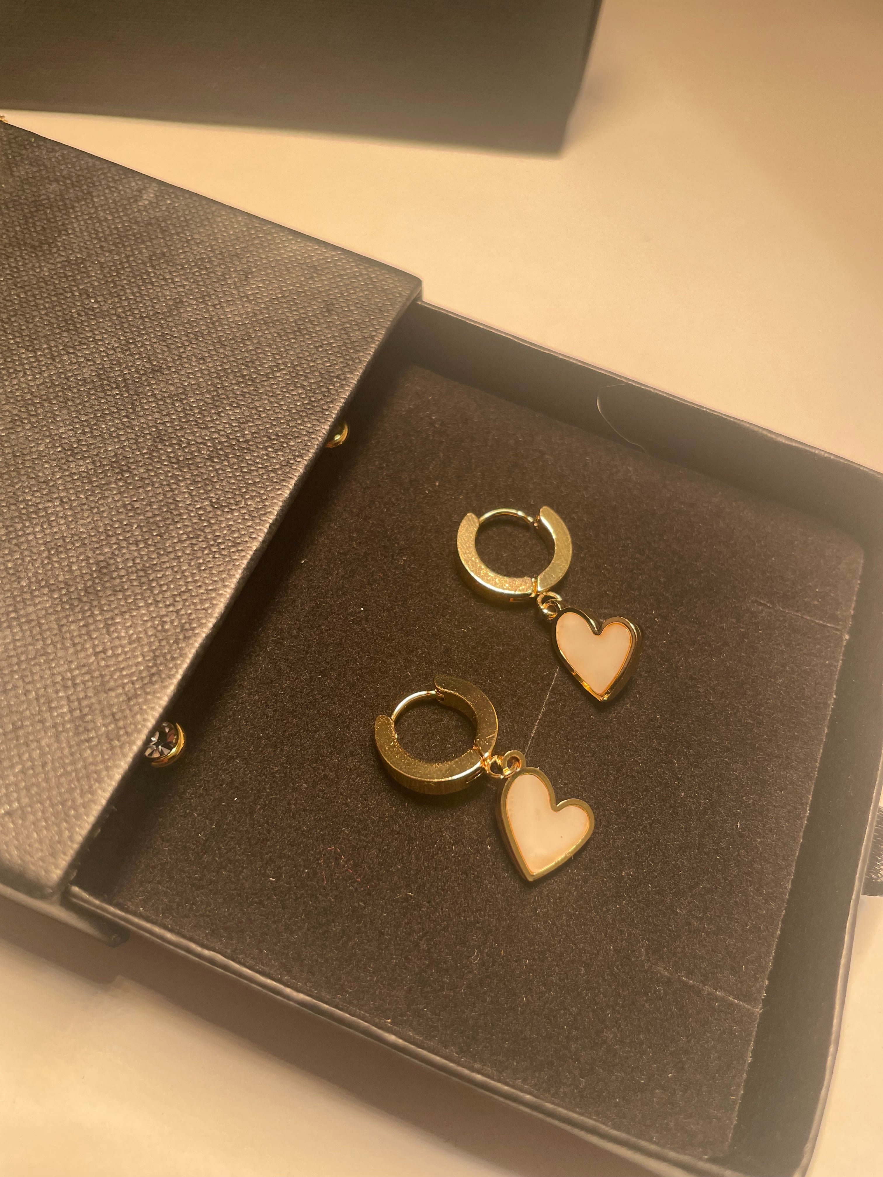 White heart necklace set