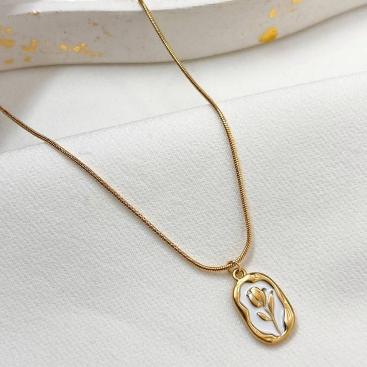 Minimal necklace
