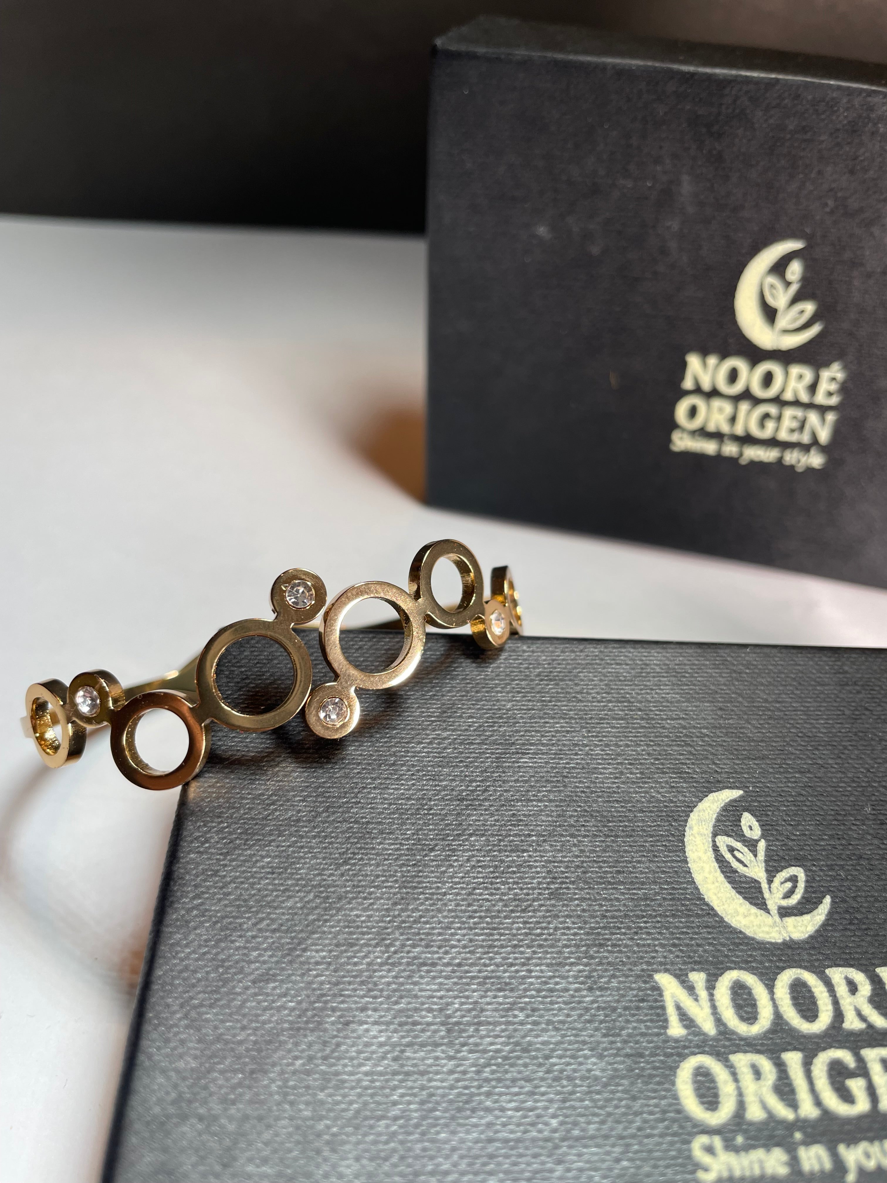 The Infinity Knot Sparkling Bangle