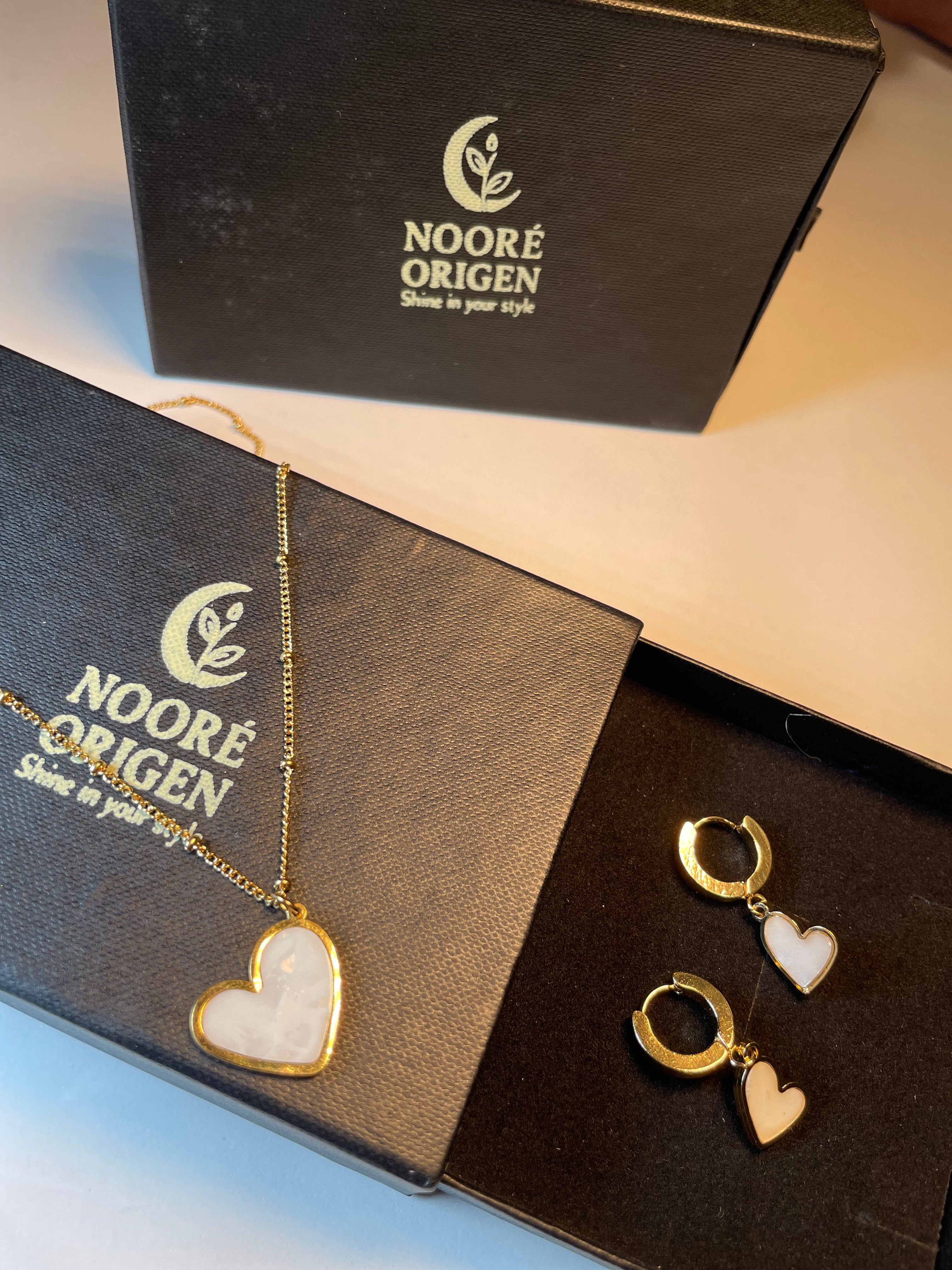 White heart necklace set