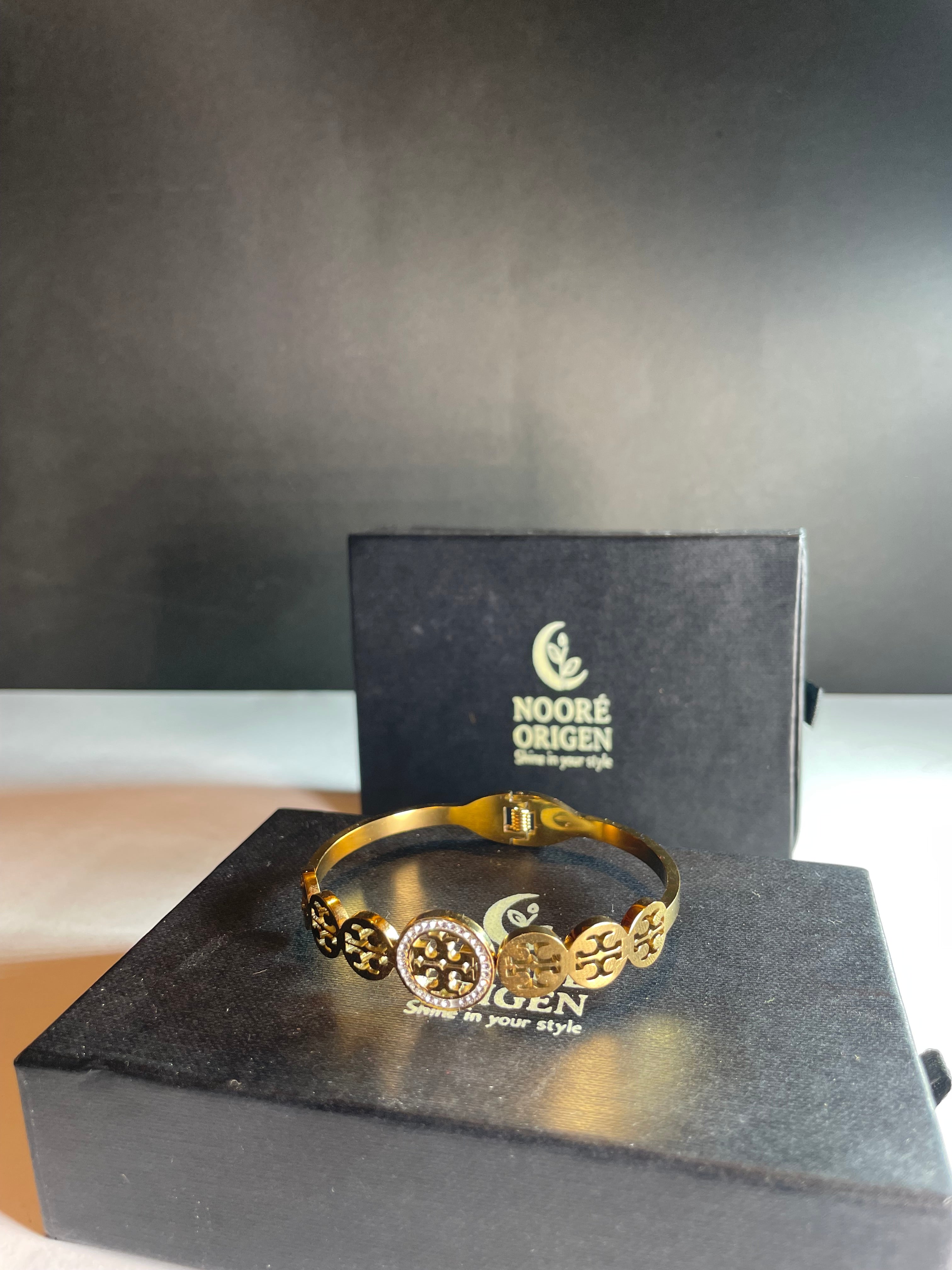 Nooré Origen Signature Medallion Bangle