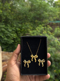 Melted-bow necklace set