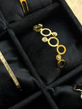 Circular hand cuff