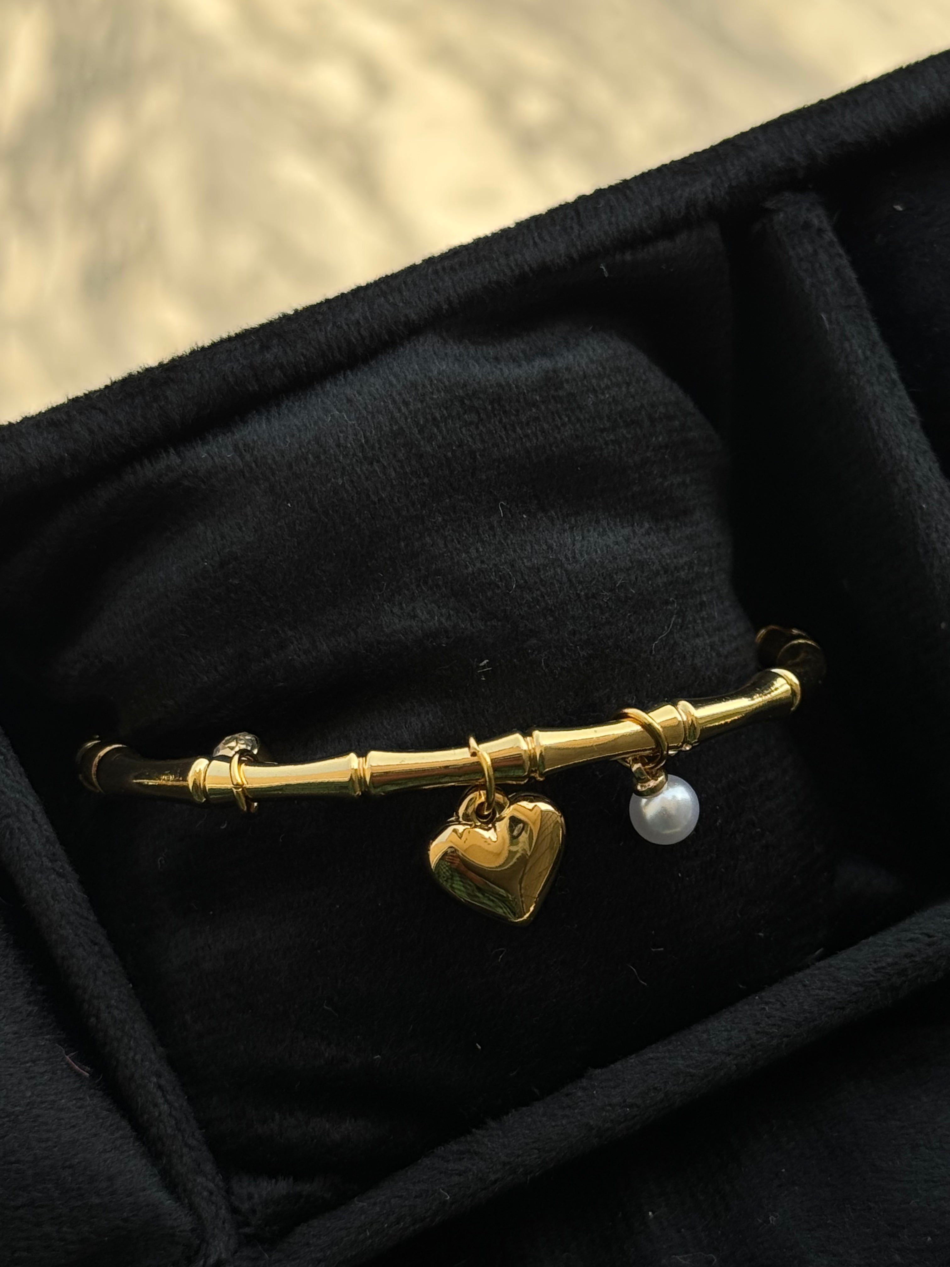Heartcharmbracelet